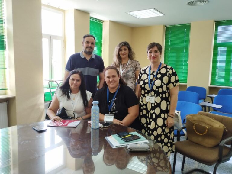 Reunión con la Federación de Asociaciones de Mujeres Gitanas y Erascis+ Linares